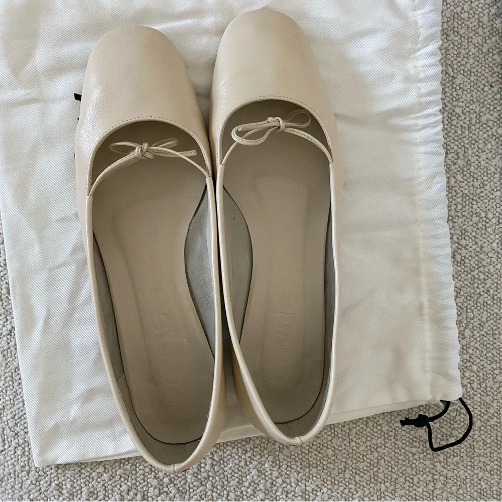 Aeyde Darya bow-detailed glossed-leather ballet flats Italian size 38